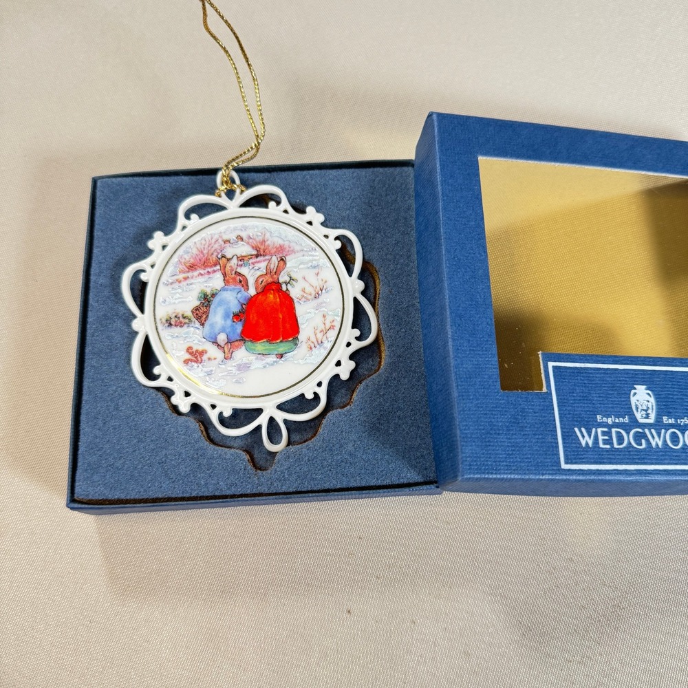 Vintage 1996‎ Wedgwood Peter Rabbit Christmas Ornament Winter Scene Original Box